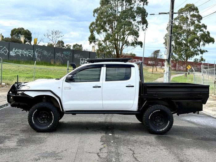 2010 Toyota Hilux SR KUN26R MY10 4X4 Glacier White