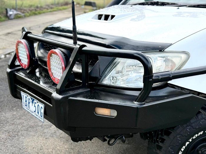 2010 Toyota Hilux SR KUN26R MY10 4X4 Glacier White