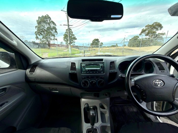 2010 Toyota Hilux SR KUN26R MY10 4X4 Glacier White
