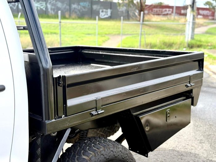 2010 Toyota Hilux SR KUN26R MY10 4X4 Glacier White