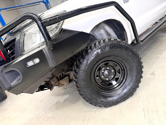 2011 Toyota Hilux Workmate KUN26R MY12 4X4 Glacier White