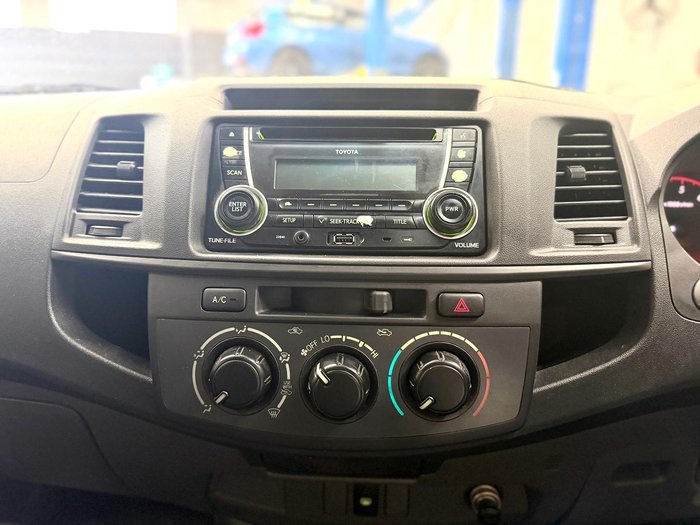 2011 Toyota Hilux Workmate KUN26R MY12 4X4 Glacier White