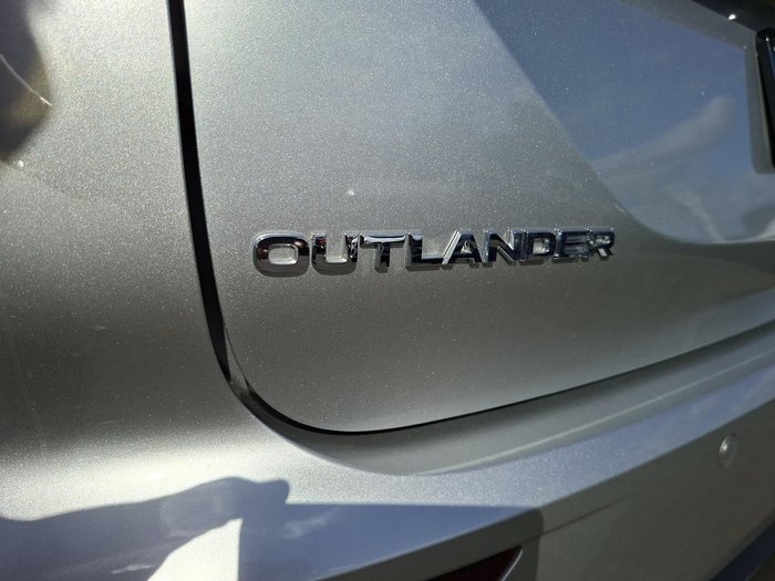 2023 Mitsubishi Outlander ES