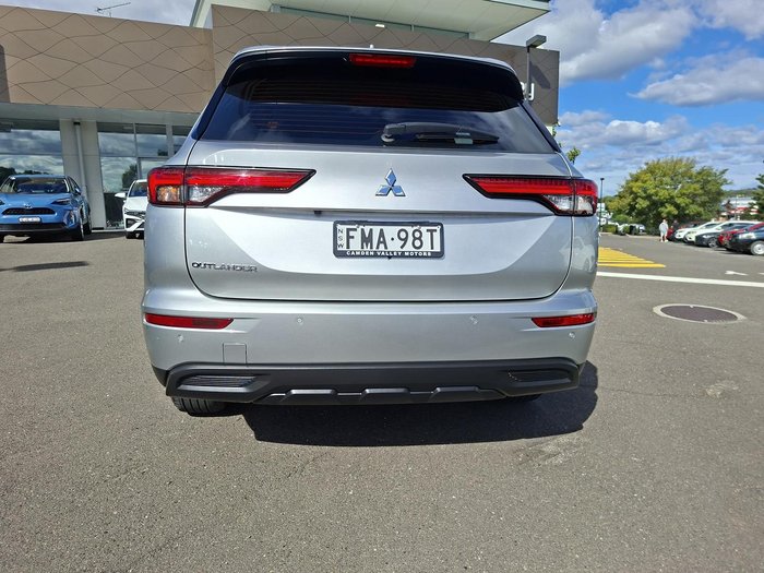 2023 Mitsubishi Outlander ES