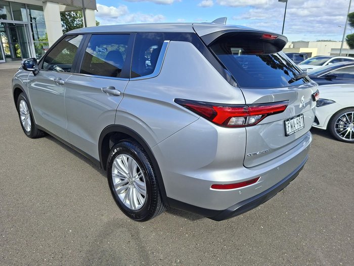 2023 Mitsubishi Outlander ES