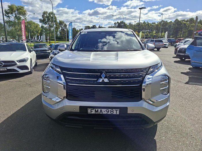 2023 Mitsubishi Outlander ES