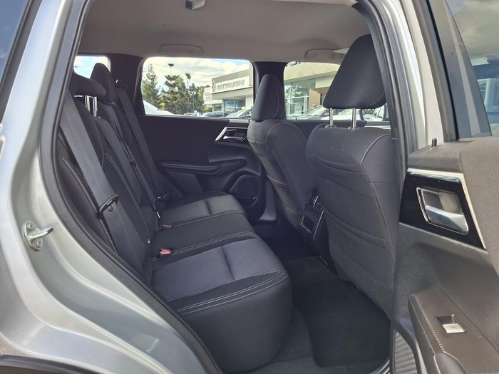 2023 Mitsubishi Outlander ES