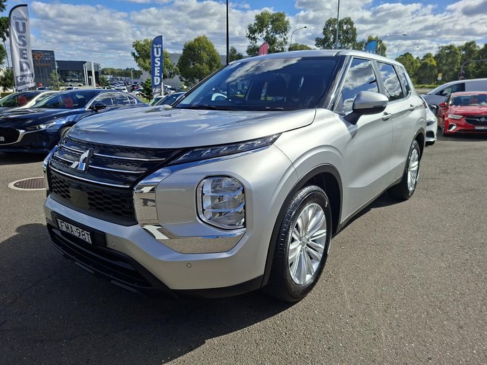 2023 Mitsubishi Outlander ES