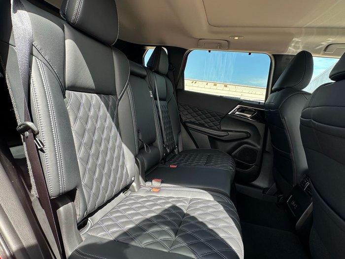 2025 Mitsubishi Outlander PHEV Exceed Tourer