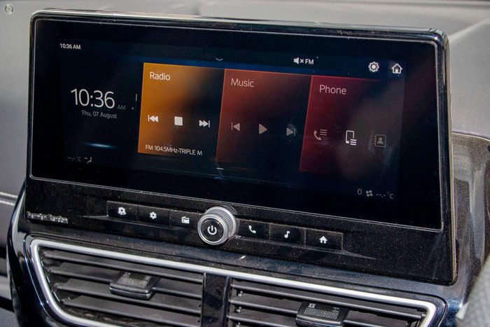 2025 Mahindra XUV3XO AX7L Citrine Yellow & Stealth Black Roof