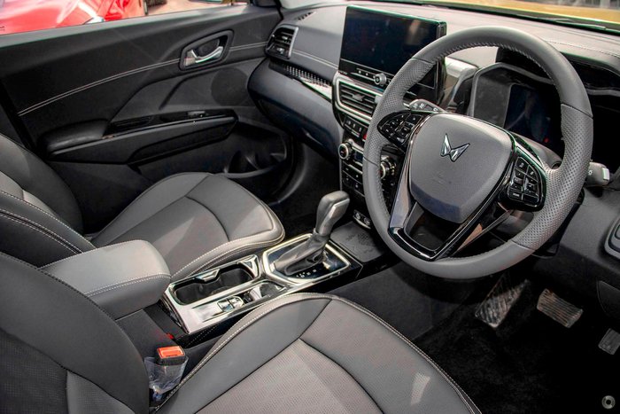 2025 Mahindra XUV3XO AX7L Citrine Yellow & Stealth Black Roof