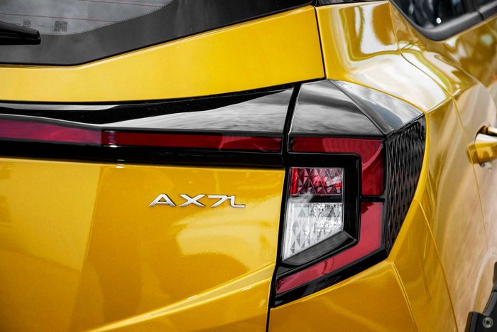 2025 Mahindra XUV3XO AX7L Citrine Yellow & Stealth Black Roof