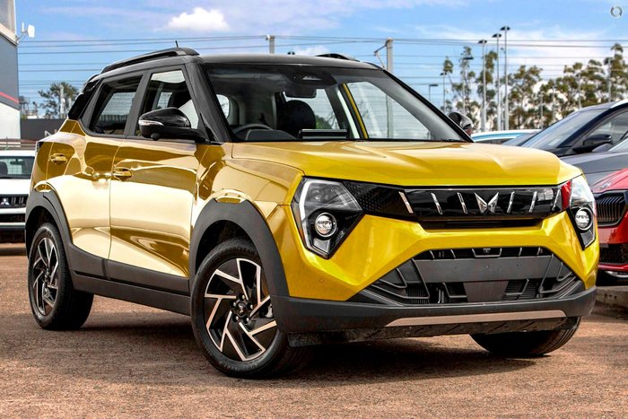 2025 Mahindra XUV3XO AX7L Citrine Yellow & Stealth Black Roof