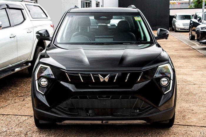 2025 Mahindra XUV3XO AX7L Stealth Black & Galvano Grey Roof