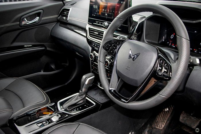 2025 Mahindra XUV3XO AX7L Stealth Black & Galvano Grey Roof