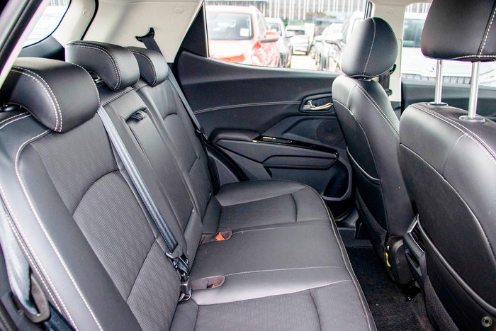 2025 Mahindra XUV3XO AX5L Stealth Black