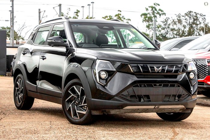 2025 Mahindra XUV3XO AX5L Stealth Black