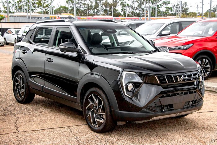 2025 Mahindra XUV3XO AX5L Stealth Black