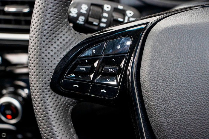 2025 Mahindra XUV3XO AX5L Stealth Black