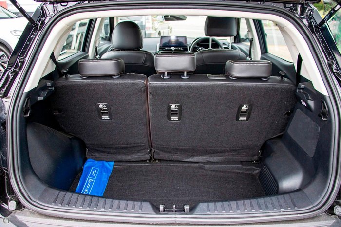 2025 Mahindra XUV3XO AX5L Stealth Black