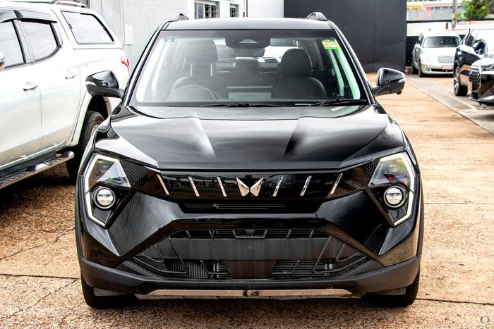 2025 Mahindra XUV3XO AX5L Stealth Black