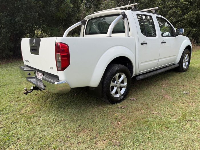 2012 Nissan Navara ST