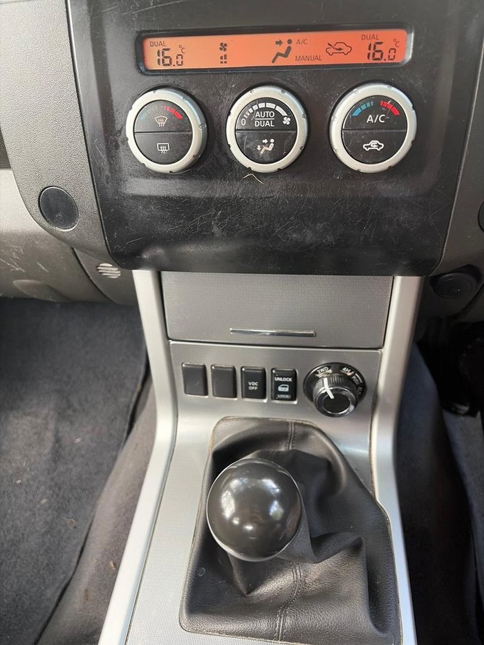 2012 Nissan Navara ST