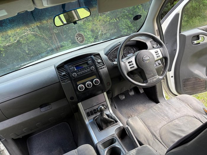 2012 Nissan Navara ST