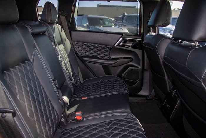 2022 Mitsubishi Outlander Exceed