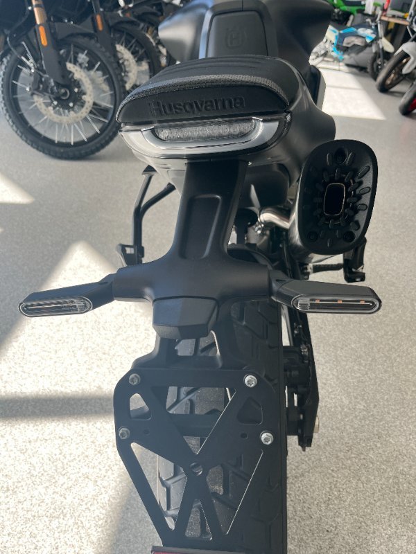 2024 HUSQVARNA 2024 HUSQVARNA 800CC SVARTPILEN 801 GREY