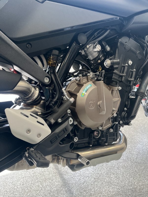 2024 HUSQVARNA 2024 HUSQVARNA 800CC SVARTPILEN 801 GREY