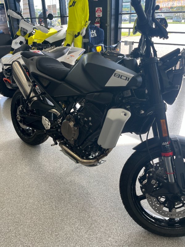 2024 HUSQVARNA 2024 HUSQVARNA 800CC SVARTPILEN 801 GREY