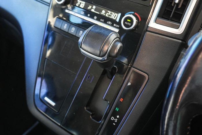 2019 Toyota Granvia VX