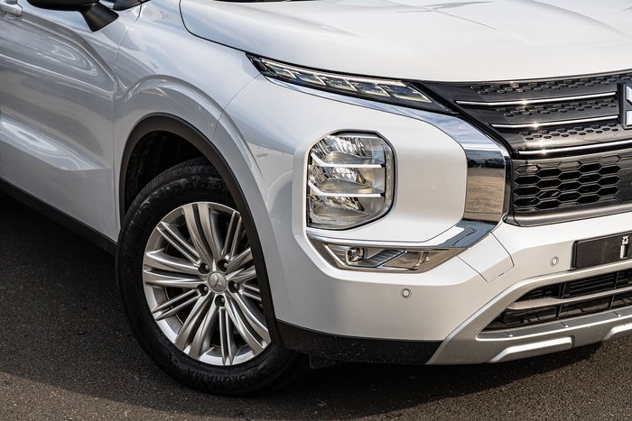 2024 Mitsubishi Outlander LS