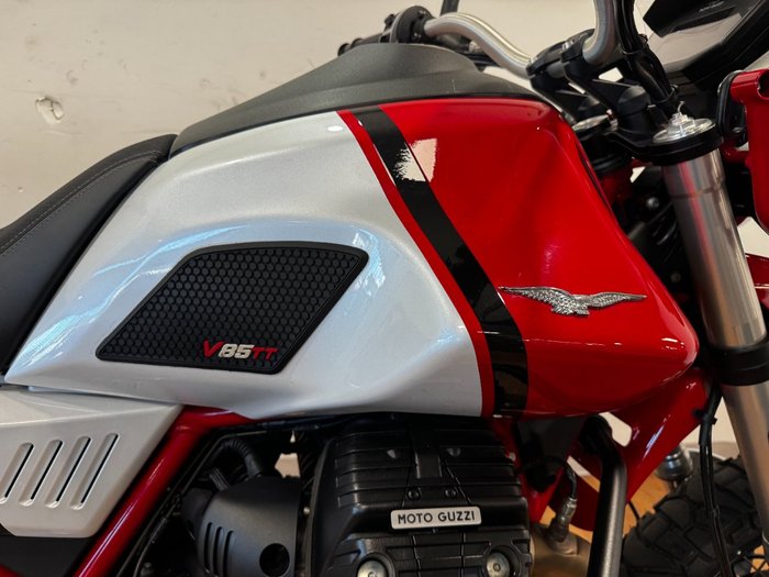 2022 Moto Guzzi V85 TT RED