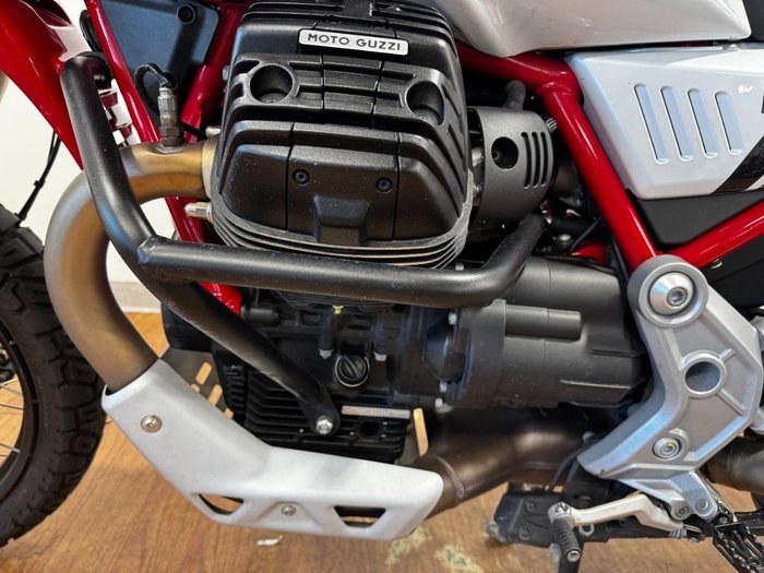 2022 Moto Guzzi V85 TT RED