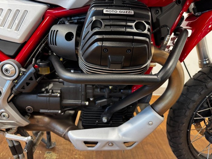 2022 Moto Guzzi V85 TT RED