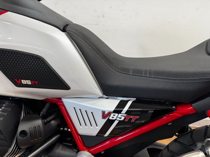 2022 Moto Guzzi V85 TT RED
