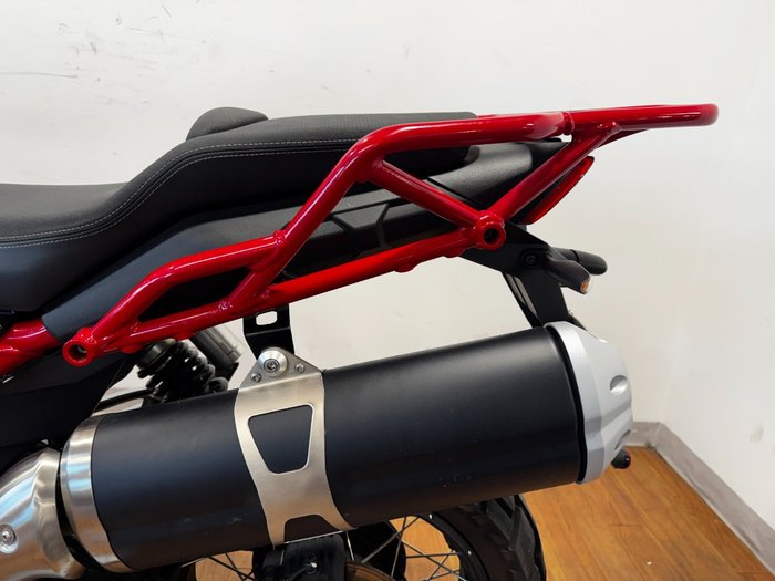 2022 Moto Guzzi V85 TT RED