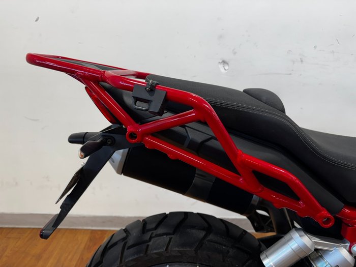 2022 Moto Guzzi V85 TT RED