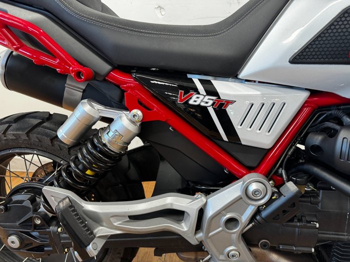 2022 Moto Guzzi V85 TT RED