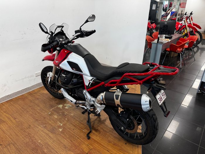 2022 Moto Guzzi V85 TT RED