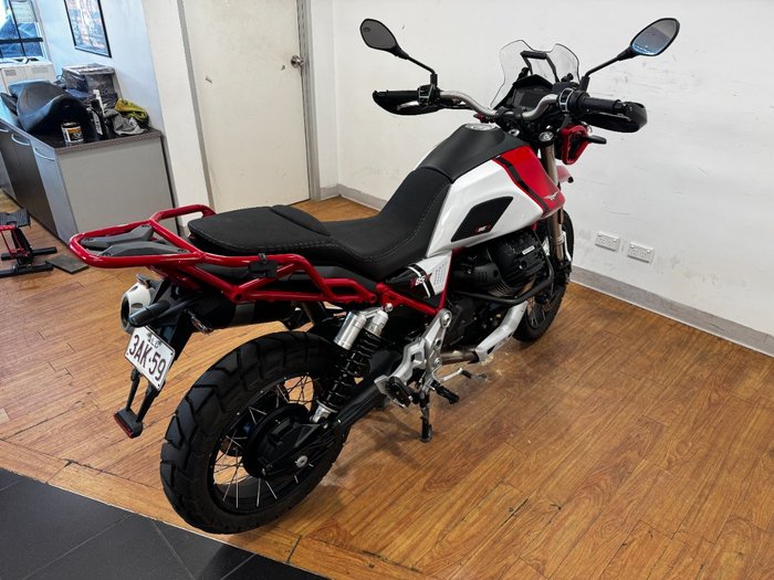 2022 Moto Guzzi V85 TT RED