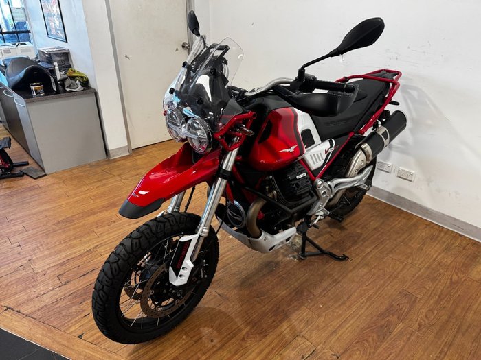 2022 Moto Guzzi V85 TT RED