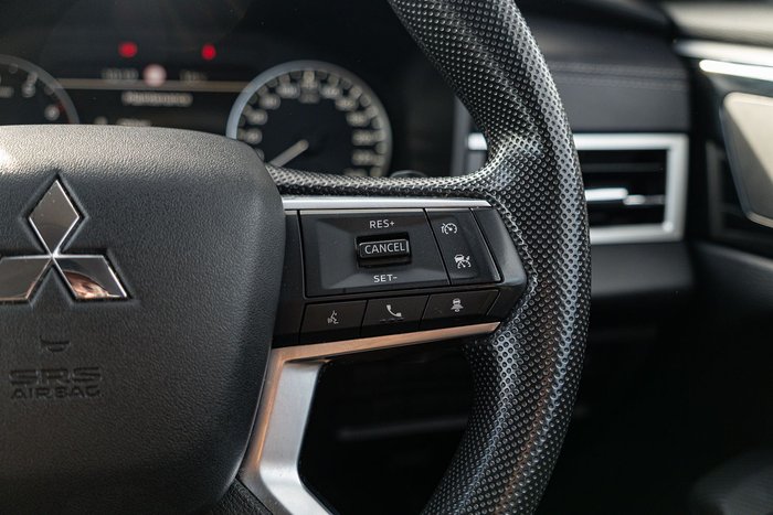 2024 Mitsubishi Outlander ES