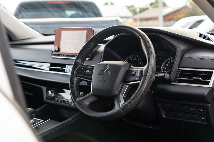 2024 Mitsubishi Outlander ES