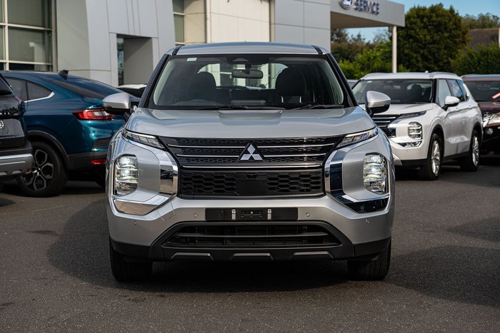 2024 Mitsubishi Outlander ES