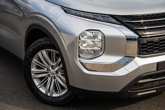 2024 Mitsubishi Outlander ES