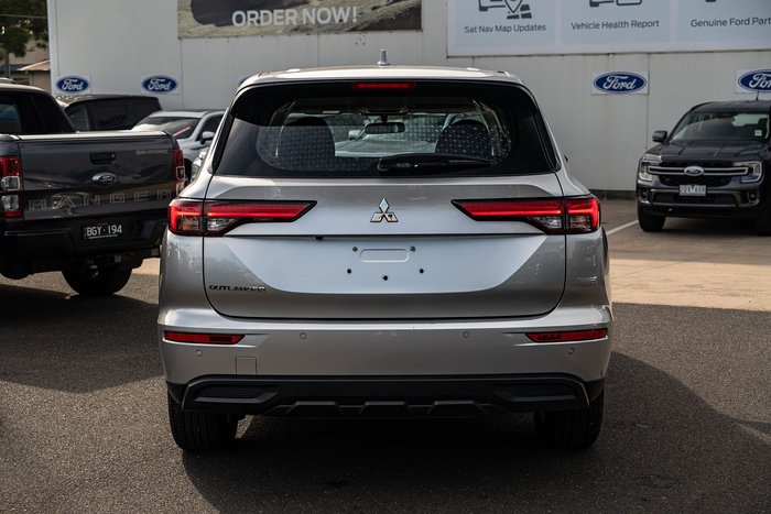 2024 Mitsubishi Outlander ES