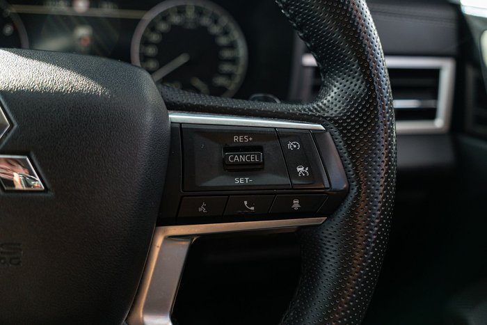 2024 Mitsubishi Outlander LS